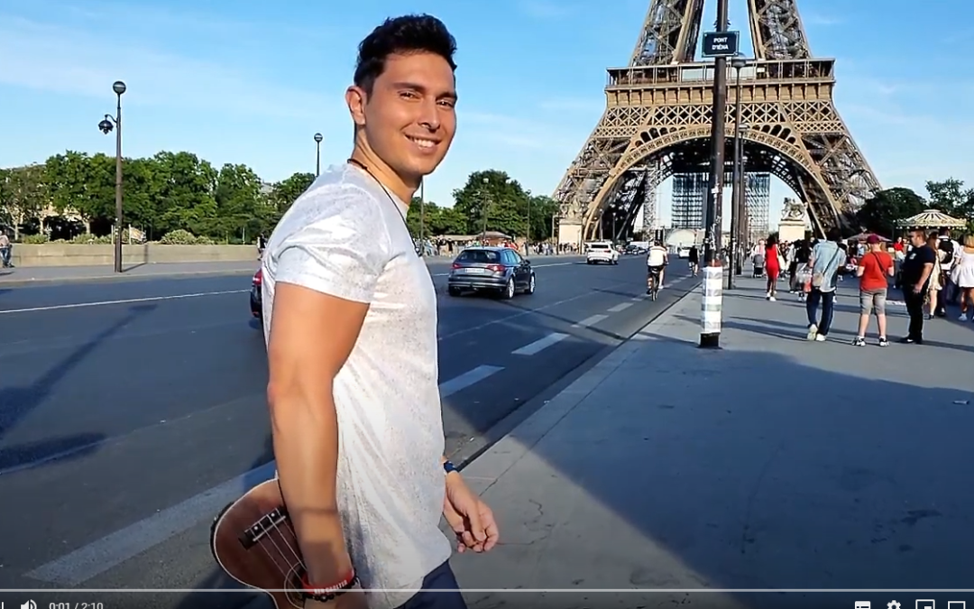 ken Carlter candidat pour l’eurovision chante la marseillaise avec son ukulélé
