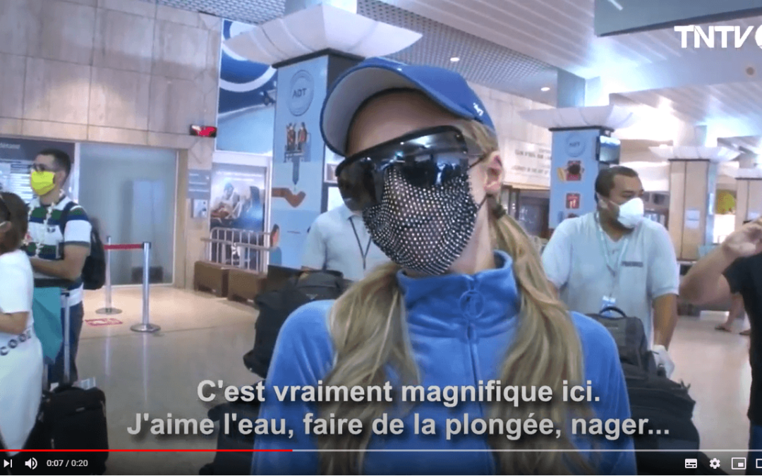 PARIS hILTON EST ACTUELLEMENT EN POLYNESIE FRANCAISE