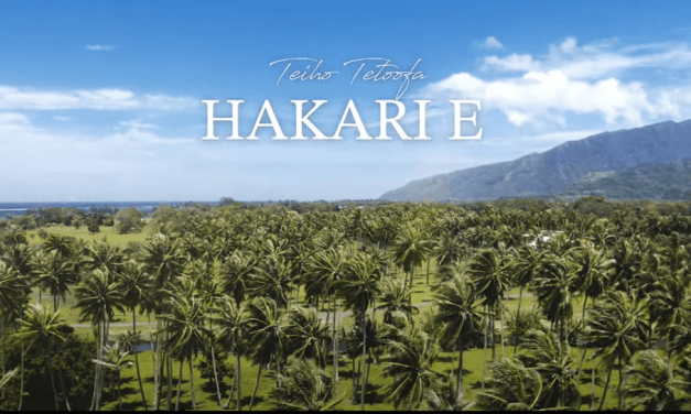 HAKARI E by Teiho TETOOFA feat Tamariki Poerani & EM Production – clip + paroles